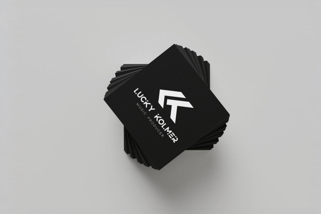 Tarjetas de visita con la identidad de Lucky Kolmer, vista 2