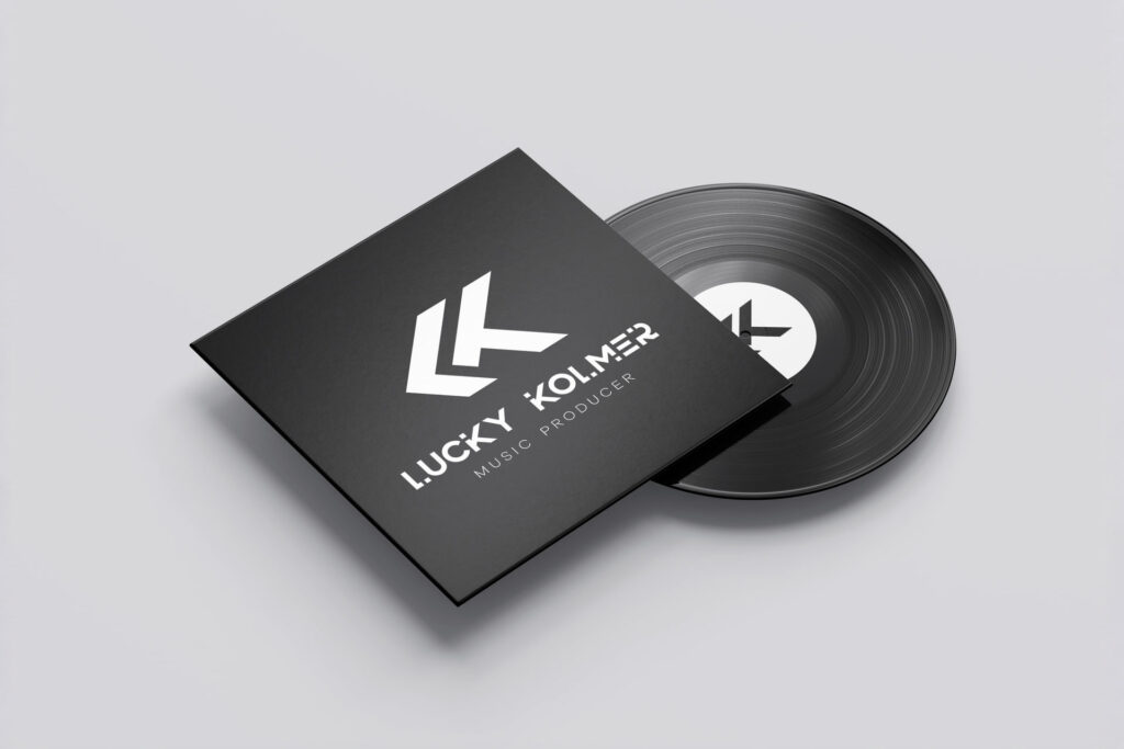 Aplicación de la marca Lucky Kolmer en el disco y la cubierta, vista 2