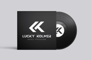 Aplicació de la marca Lucky Kolmer al disc i la coberta, vista 3